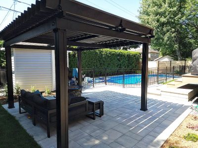 Terrasse avec piscine et pergola
